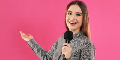 Miniature de l'article 'Animateur de soirée : atout indispensable ou luxe pour votre événement ?' - Un animateur peut transformer une fête ordinaire en moment i...