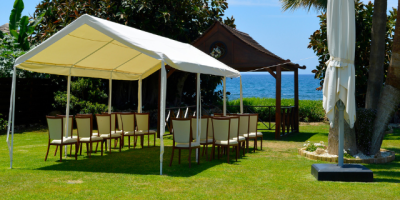 Miniature de l'article 'Barnum dans son jardin : faut-il une autorisation pour l'installer chez soi ?' - Un barnum dans votre jardin pour l'événement ? Selon la tail...