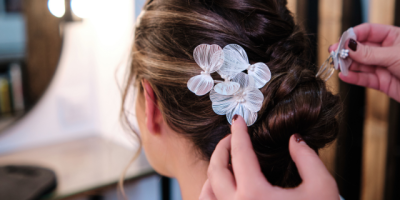 Miniature de l'article 'Choisir son coiffeur de mariage | 7 critères essentiels' - Le choix du coiffeur de mariage est crucial. Découvrez les 7...