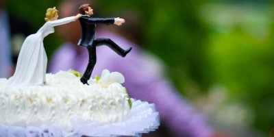 Miniature de l'article 'Comment bien choisir son gâteau de mariage ?' - Moment magique par excellence, la découpe du gâteau marque l...