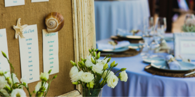 Miniature de l'article '7 conseils pour faire un plan de table efficace' - Tante Gertrude qui ne supporte pas cousin Marcel, votre patr...