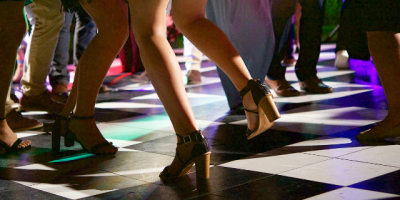 Miniature de l'article 'Comment créer facilement une piste de danse pour votre événement ?' - La piste de danse est le cœur de votre soirée. Découvrez com...