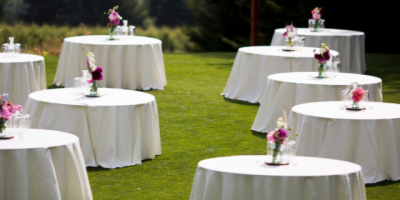 Miniature de l'article 'Comment disposer les tables pour son mariage : 8 configurations à connaître' - Choisir la bonne disposition de tables influence toute l'amb...