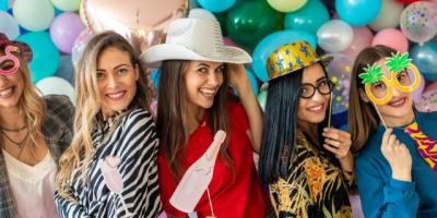 Miniature de l'article 'Photobooth : Et si vos invités devenaient les stars du jour' - 94% des invités gardent précieusement leurs photos de photo ...