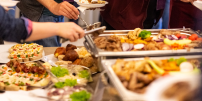 Miniature de l'article '4 idées de buffet de baptême' - Buffet classique, champêtre ou thématique ? Trouvez le conce...