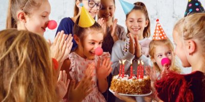 Miniature de l'article '5 idées de goûters d'anniversaire pour enfants avec budget' - Entre gâteau spectaculaire, animations rigolotes et budget m...
