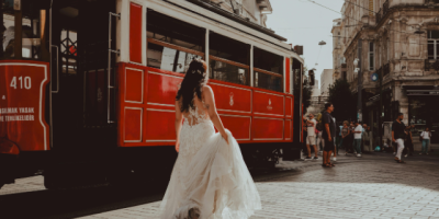 Miniature de l'article '12 modes de transport insolites pour une arrivée spectaculaire à votre événement' - Votre arrivée donne le ton de votre événement. Découvrez 12 ...