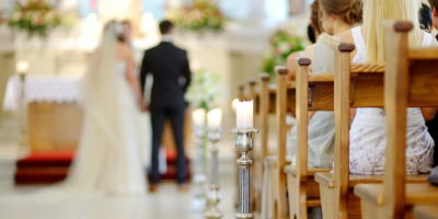 Miniature de l'article '50 chansons incontournables pour une entrée des mariés mémorable' - L'entrée des mariés donne le ton de toute la soirée. Voici 5...