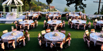 Miniature de l'article 'Combien de tables et de chaises louer ?' - Trop peu, c'est le chaos. Trop, c'est de l'argent jeté par l...