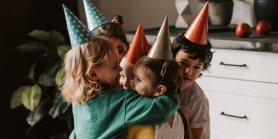 Miniature de l'article 'Thèmes anniversaire enfant par tranche d'âge' - À chaque âge son univers. Trouvez le thème qui captivera vot...