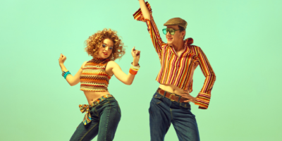 Miniature de l'article 'Danses chorégraphiées en soirée : le guide complet pour faire fureur sur la piste' - De la Macarena au Kuduro, les danses qui transforment n'impo...