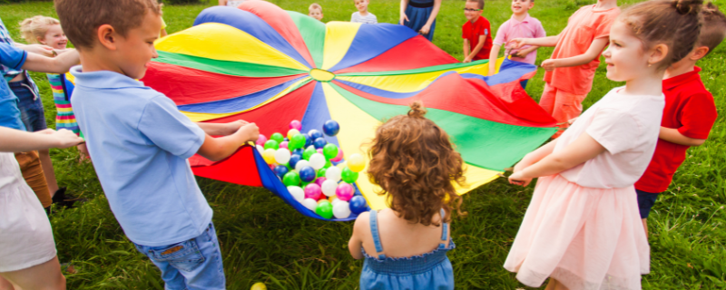 Image d'illustration pour l'article 'Activités anniversaire enfant : idées testées selon l'âge et le nombre d'invités' - Guide pour organiser organiser un anniversaire mémorable