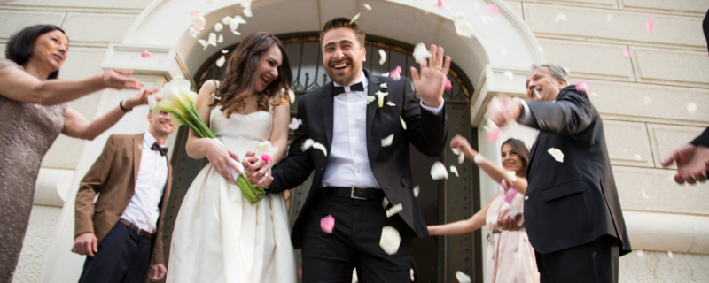 Image d'illustration pour l'article 'Top 10 des animations de sortie des mariés' - Guide pour organiser mariage de rêve : conseils et idées pour tout organiser