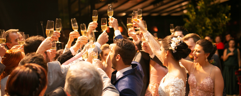 Image d'illustration pour l'article 'Vin d'honneur : idées d'animation pour un moment inoubliable' - Guide pour organiser vin d'honneur : réussir votre cocktail de mariage