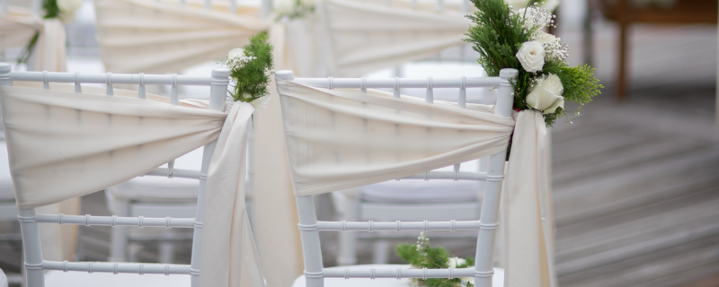 Image d'illustration pour l'article 'Les différents types de chaises de banquet' - Guide pour organiser lieux et décoration : créez l'ambiance parfaite pour votre événement