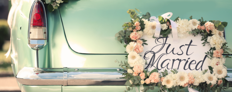 Image d'illustration pour l'article 'Choisir la voiture idéal pour votre mariage' - Guide pour organiser logistique événementielle : organisez votre événement sans stress
