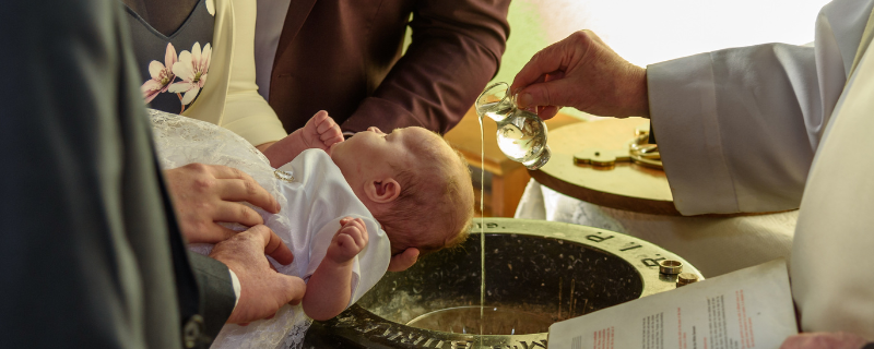 Image d'illustration pour l'article 'Comment animer un baptême ?' - Guide pour organiser animateur : nos conseils pour dynamiser votre événement