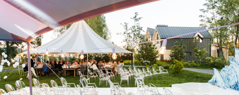 Image d'illustration pour l'article 'Comment réussir l'implantation de sa tente de réception ?' - Guide pour organiser location de tentes, barnums, chapiteaux : nos conseils pour sécuriser votre événement en extérieur