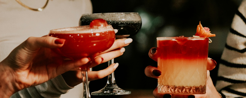 Image d'illustration pour l'article 'Quantités de boissons pour un baptême : le calcul simplifié' - Guide pour organiser restauration : régalez vos invités avec style