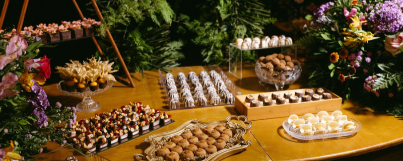 Image d'illustration pour l'article 'Sweet Table - La tendance gourmande' - Guide pour organiser traiteurs et restauration : régalez vos invités avec style
