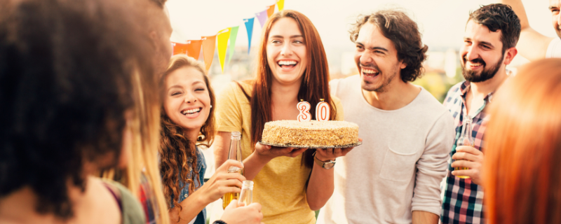 Image d'illustration pour l'article 'Thèmes anniversaire adulte par tranche d'âge' - Guide pour organiser organiser un anniversaire mémorable