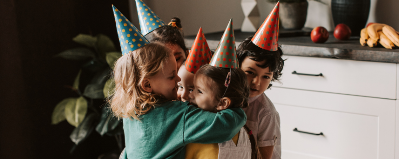 Image d'illustration pour l'article 'Thèmes anniversaire enfant par tranche d'âge' - Guide pour organiser décoration : créez l'ambiance parfaite pour votre événement