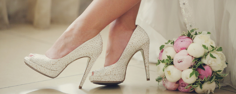 Image d'illustration pour l'article 'Quels types de chaussures pour sa robe de mariée ?' - Guide pour organiser mise en beauté  : conseils et astuces