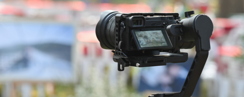 Image d'illustration pour l'article 'Choisir un vidéaste pour son événement : le guide pour ne pas se tromper' - Guide pour organiser vidéos : nos conseils pour un film à la hauteur de vos émotions