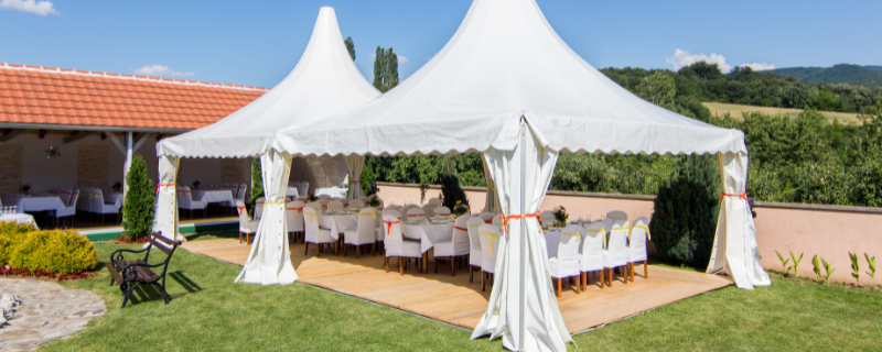 amenager-interieur-tente-reception