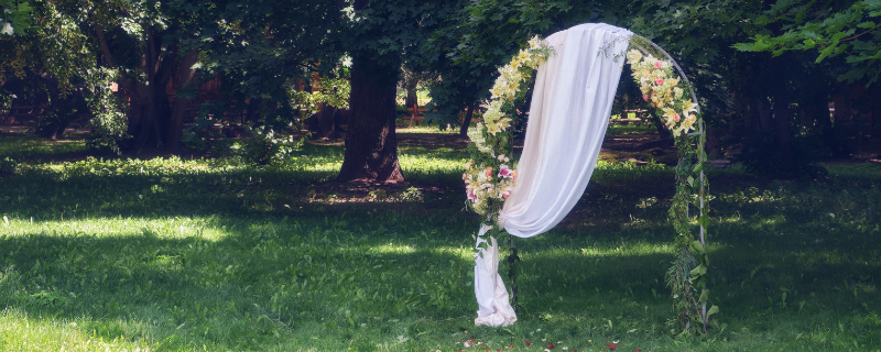 Illustration de l'article : 6 types d'arches pour sublimer votre mariage