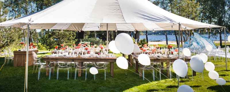 Illustration de l'article : Comment aménager l'intérieur d'une tente de réception ? Guide pratique et idées déco