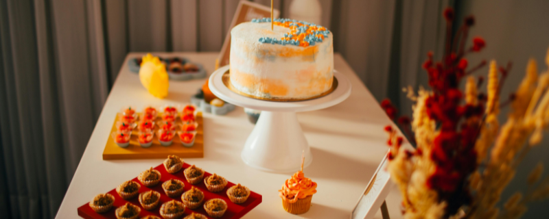 Illustration de l'article : Idées de buffet d'anniversaire : styles, budgets et inspirations