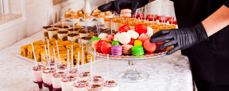 Illustration de l'article : Cocktail, buffet ou repas assis pour un anniversaire ?