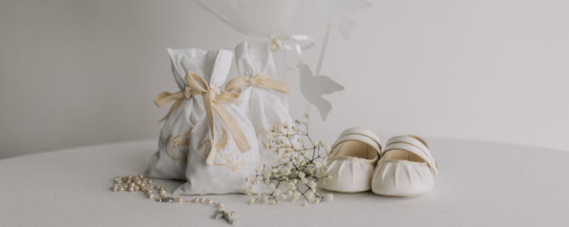 Illustration de l'article : Réception de baptême : faut-il louer une salle ou le faire à domicile ?